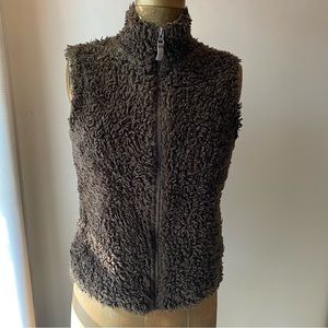 BODEN adorable cropped  boucle faux fur zip vest with polka dot lining